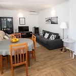 בית נופש 4 Bedroom Beautiful In