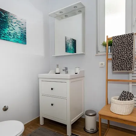 بيت للعطل 4 Bedroom In *