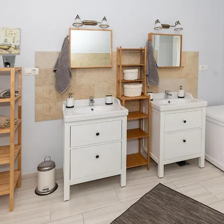 4 Bedroom Beautiful In Nyaraló *