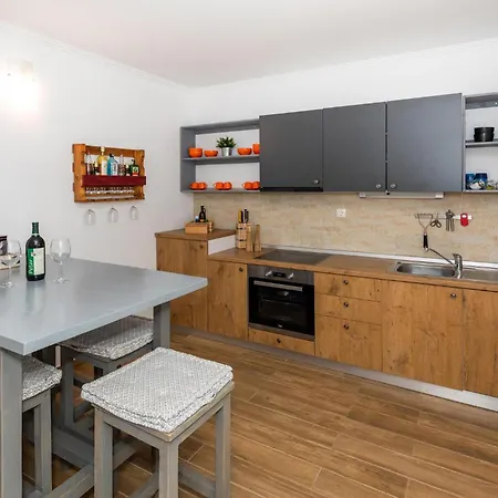 4 Bedroom Beautiful In Nyaraló