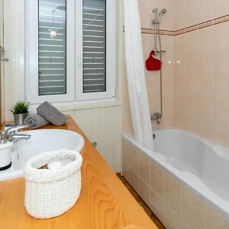 4 Bedroom In