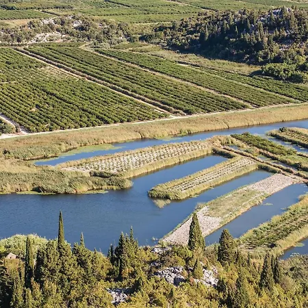 Nyaraló 4 Bedroom Beautiful In Rogotin