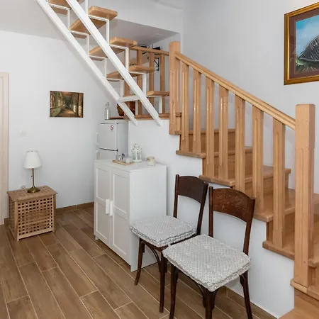 Nyaraló 4 Bedroom Beautiful In