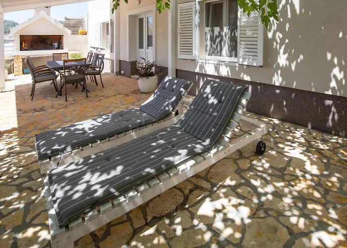 4 Bedroom Beautiful In Casa de Férias Rogotin