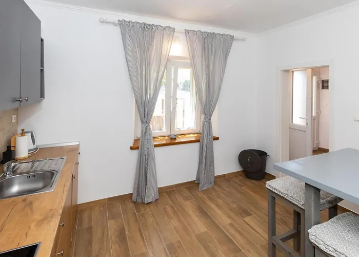 4 Bedroom Beautiful In Rogotin