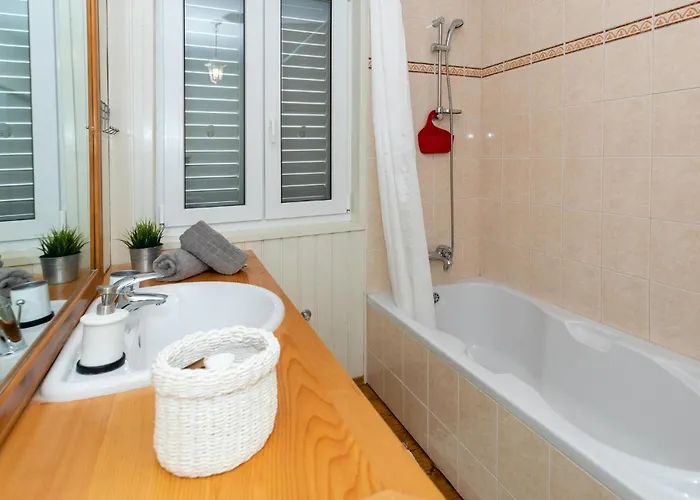4 Bedroom Beautiful In