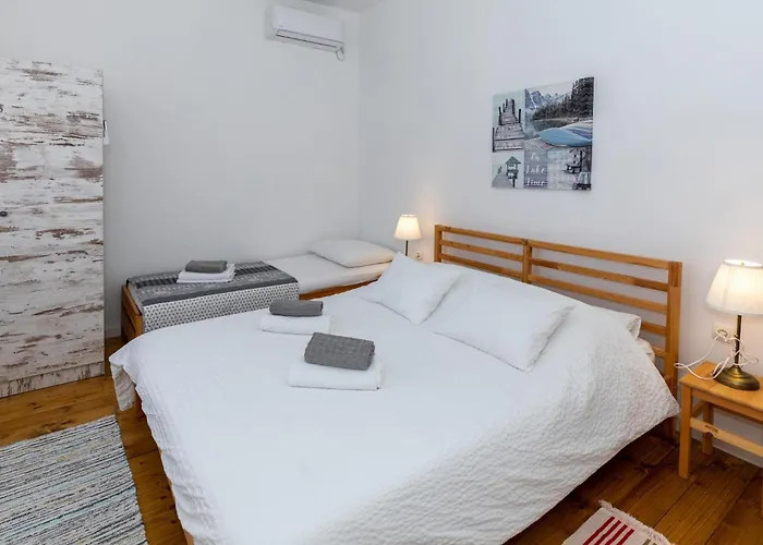 Casa de Férias 4 Bedroom Beautiful In Rogotin