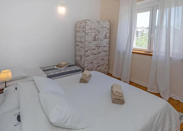 4 Bedroom Beautiful In Casa de Férias Rogotin