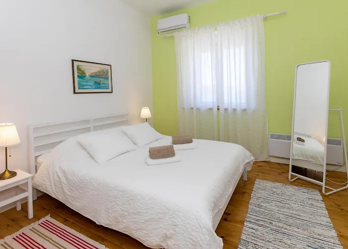 4 Bedroom Beautiful In Rogotin