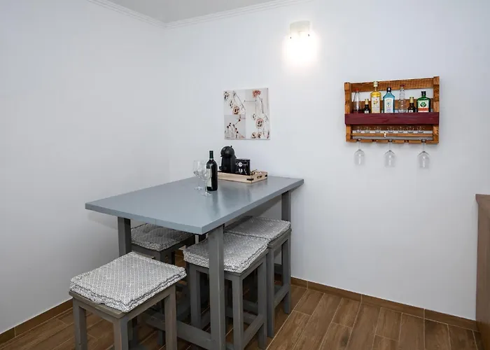 4 Bedroom Beautiful In Casa de Férias Rogotin