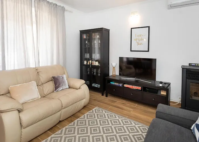4 Bedroom Beautiful In *